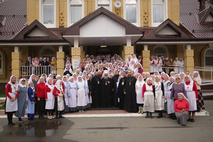Вы сейчас просматриваете Сестры милосердия Нижнетагильской епархии приняли участие в I съезде сестер милосердия Уральского региона