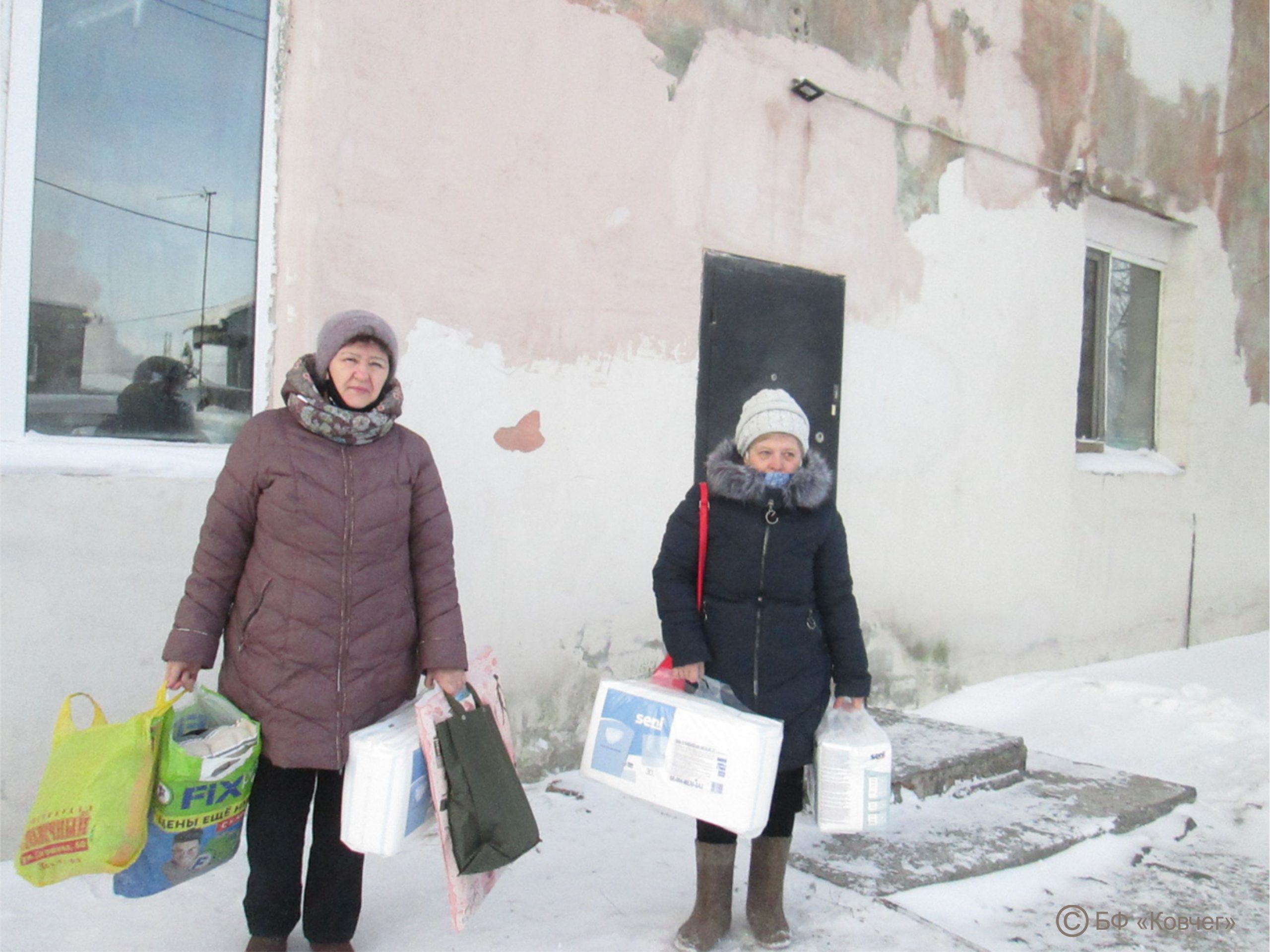 Вы сейчас просматриваете С праздниками Нового года и Рождества Христова сестры милосердия поздравили жильцов АНО «Закон и порядок»