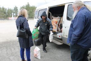 Подробнее о статье Выездной гуманитарный центр начал доставку продуктов и одежды в отдаленные населенные пункты епархии